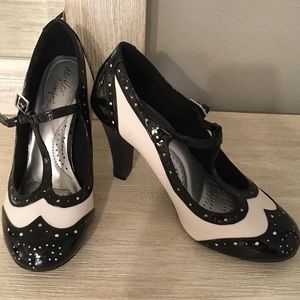 Black and white oxford style pumps